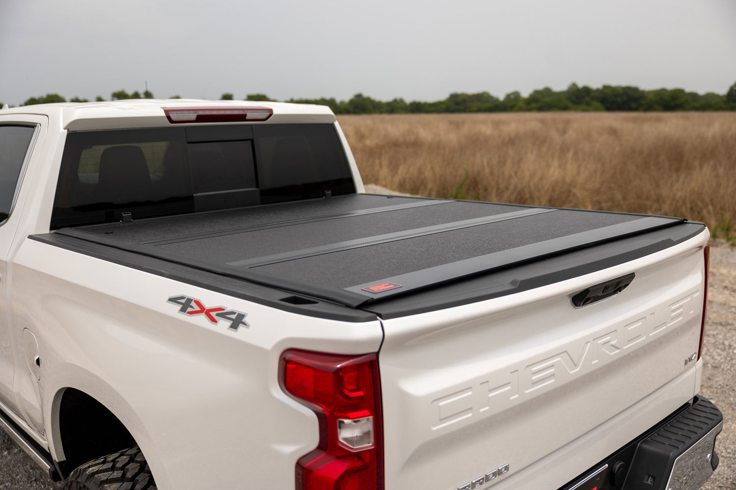 Hard Low Profile Bed Cover | 5'10" Bed | Chevy/GMC Sierra 1500 (19-26)/Silverado 1500 (19-26)