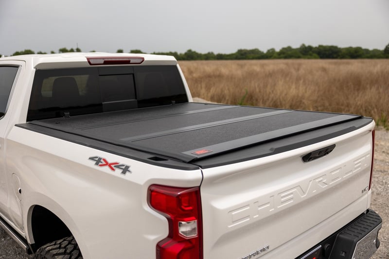 Rough Country Hard Low Profile Bed Cover Chevy/GMC Sierra 1500 (19-25)/Silverado 1500 (19-25) - 47120580B