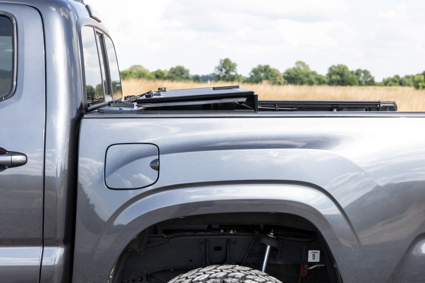 Hard Tri-Fold Flip Up Bed Cover | 5' Bed | Toyota Tacoma 2WD/4WD (2005-2015)